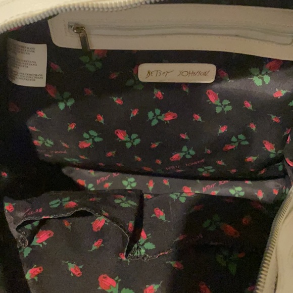 White milkshake Betsey Johnson backpack - Picture 4 of 12